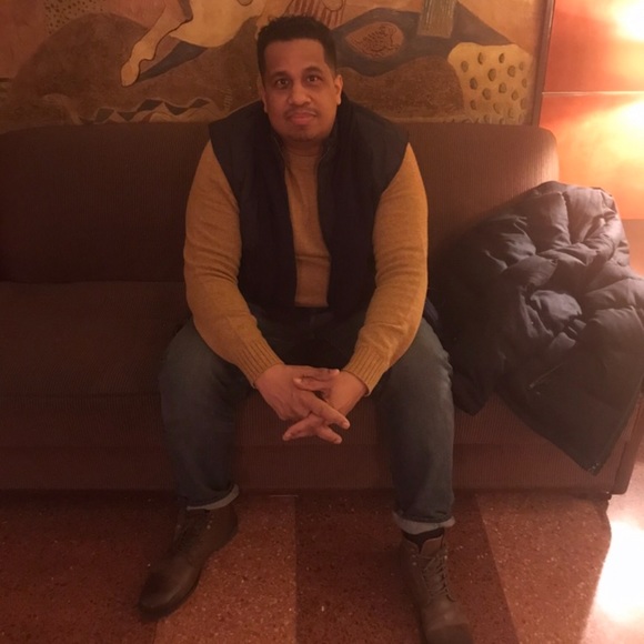 Meet your Posher, Dion - Picture 2 of 4